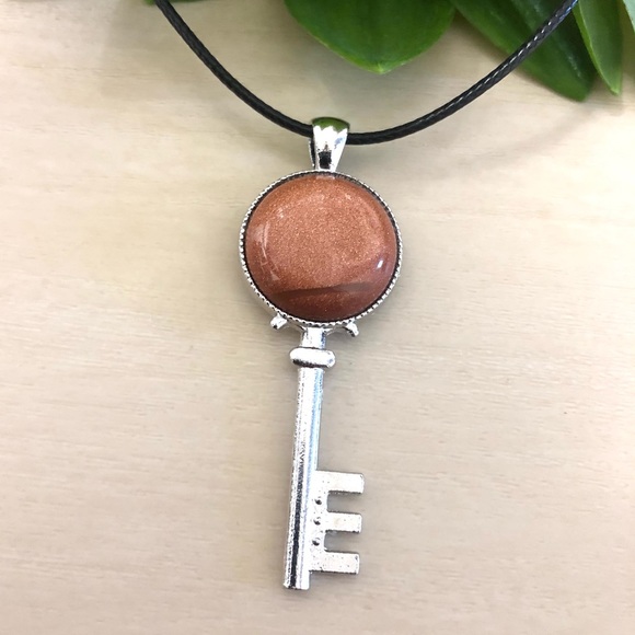 Gold Sandstone Natural Stone Key Shaped Pendant Necklace Healing Gemstone - Picture 3 of 3